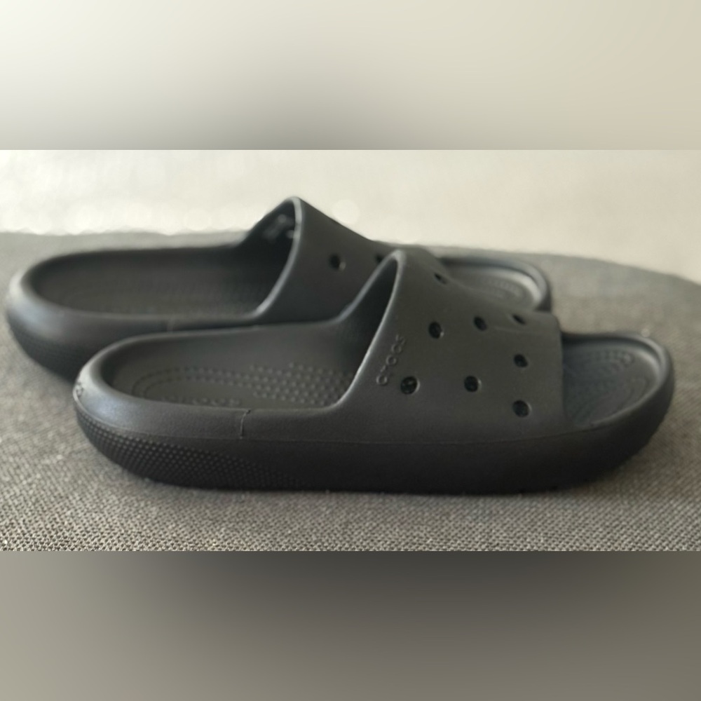 CROCS Black Slip-On Sandals size J5